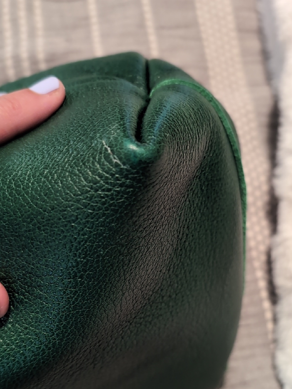Portland Leather Classic Medium Crossbody Tote - Bacalar - Picture 5 of 6